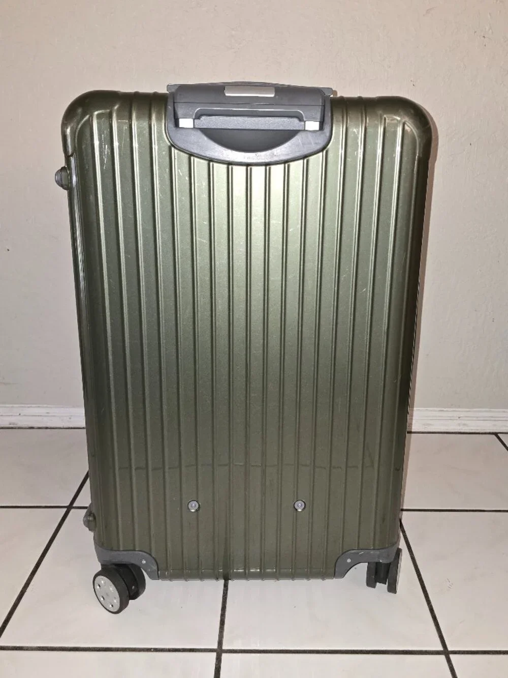 Rimowa Salsa Deluxe Multiwheel 830.90 Large 82L Check-In 4 Spinner Olive AS-IS